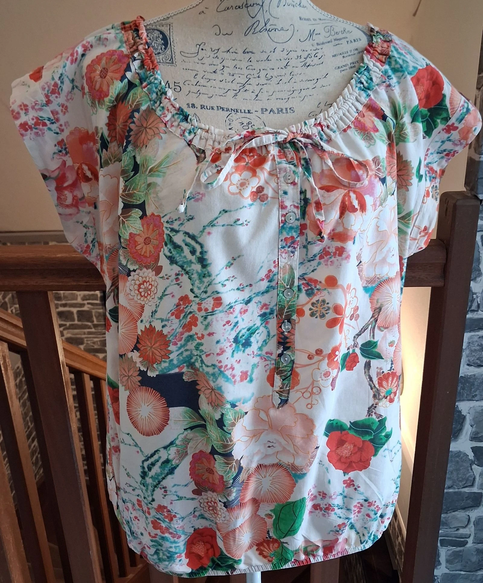 Jolie blouse fleurie MS Mode au col boutonné